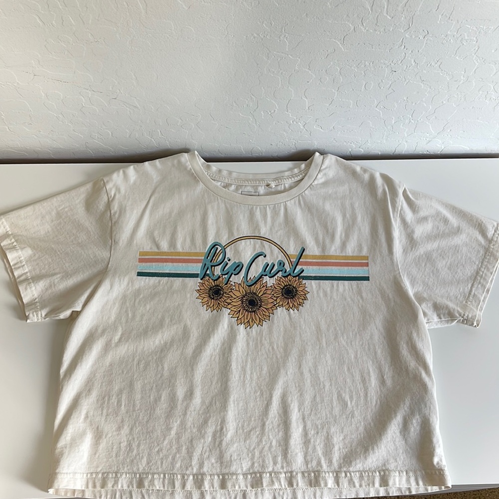 Cropped Rip Curl shirt
